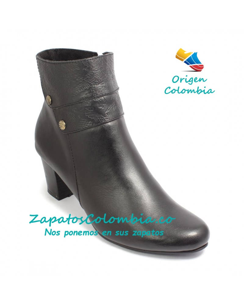 En Cuero napa suave es la estrella de nuestros Botines 2524-1015 Negro.