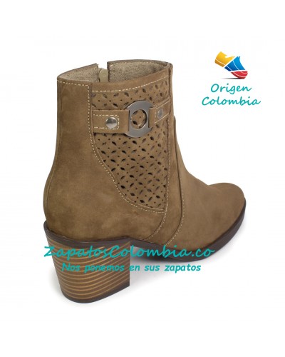 Bota moderna, horma elegante. Para Dama. Tacón 5.5 Cuero Nobuck, 2528-1023 Café Claro