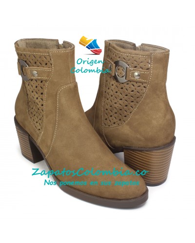 Bota moderna, horma elegante. Para Dama. Tacón 5.5 Cuero Nobuck, 2528-1023 Café Claro