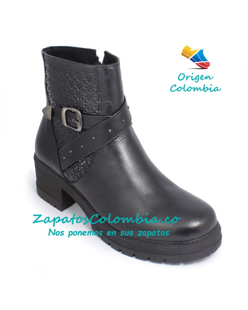 Bota en Cuero Negro, Moderna y Casual para Dama, 2534-1025-1