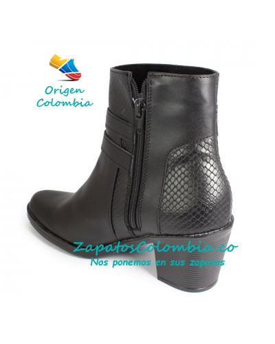 Botas clásicas en tacón 5.5 cm. Es la estrella de nuestros Botines 2522-1021 Negro.